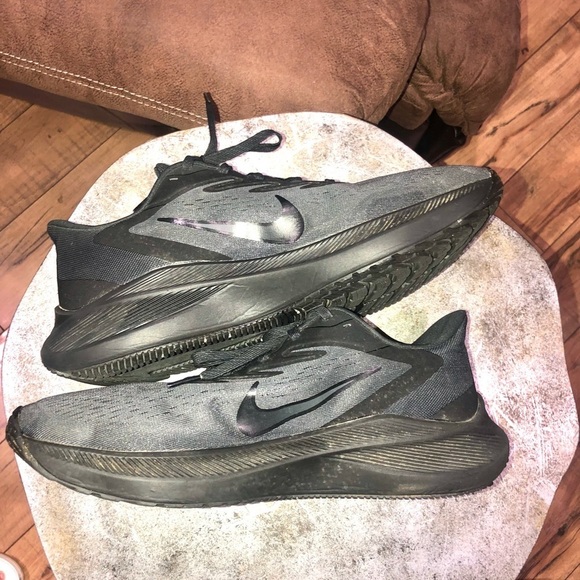 Nike Zoom Winflo 7 Triple Black Latest Running Shoes CJ0291-001  9.5 - Picture 6 of 8
